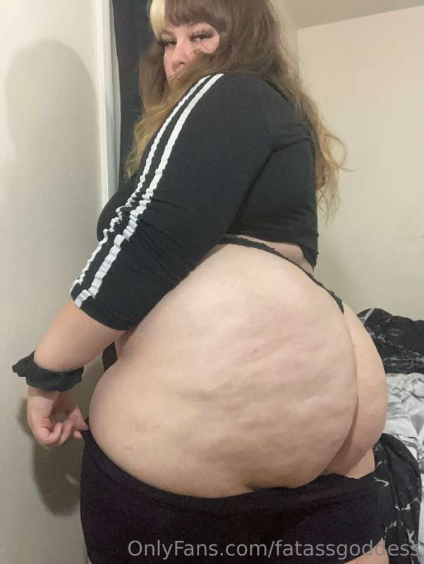 Fatassgoddess - Onlyfans - 04 Mar, 2023 1