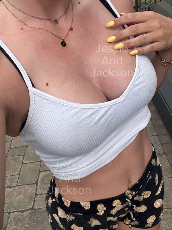 Comfy outfit for a HOT day today 🥵-Jessie 