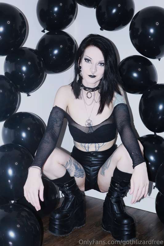 IT'S MY FUCKING BIRTHDAY!!I made myself a little cake to cel.. 2