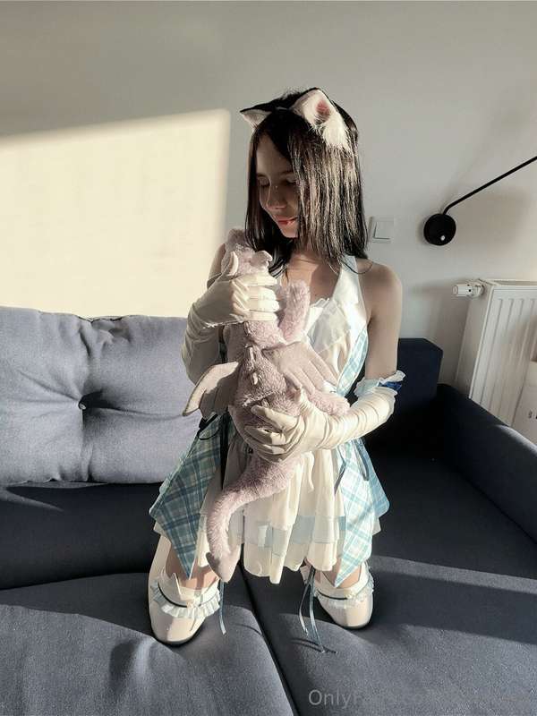 I want to be your waifu😛