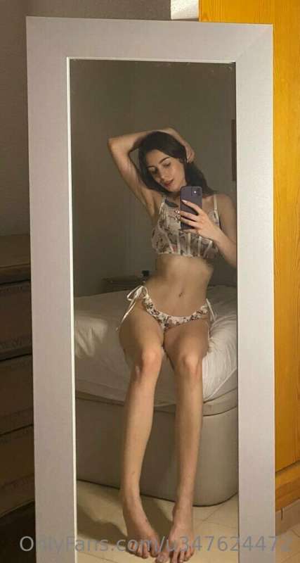 Taking a picture in the mirror for you to make your day a go.. 1