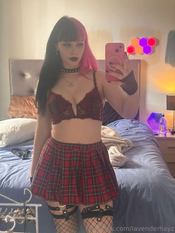 I don’t usually wear red or any colour that’s not pink, blac.. 1