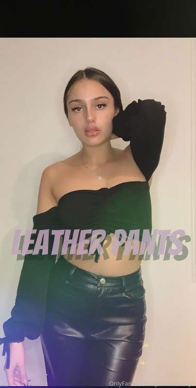 👑LEATHER PANTS👑 I just bought this new pair of leather pants..