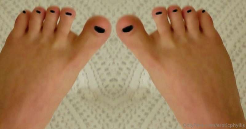 THE FEET AND TOES OF MY MALE PARTNER WITH BLACK NAIL POLISH!..