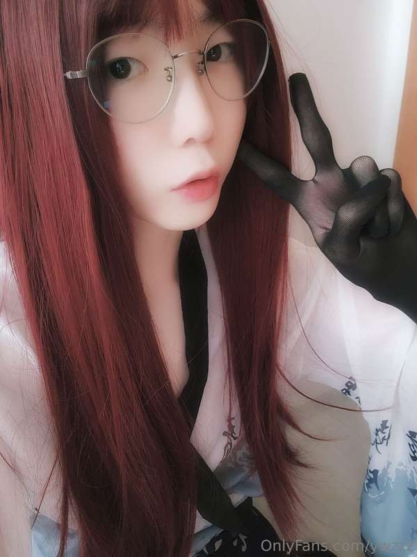 It's hot and I'm sweating O_O 5