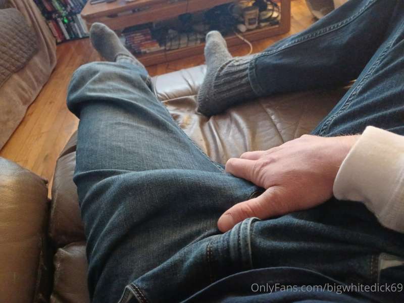 I think there's something in my pants trying to get out 🤔🤔 2