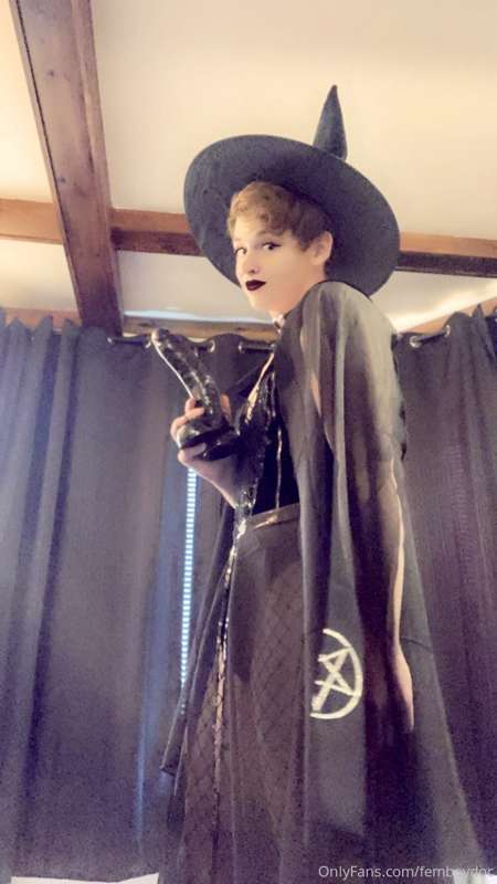 Witch and cheerleader costume pics n clips 👻 1