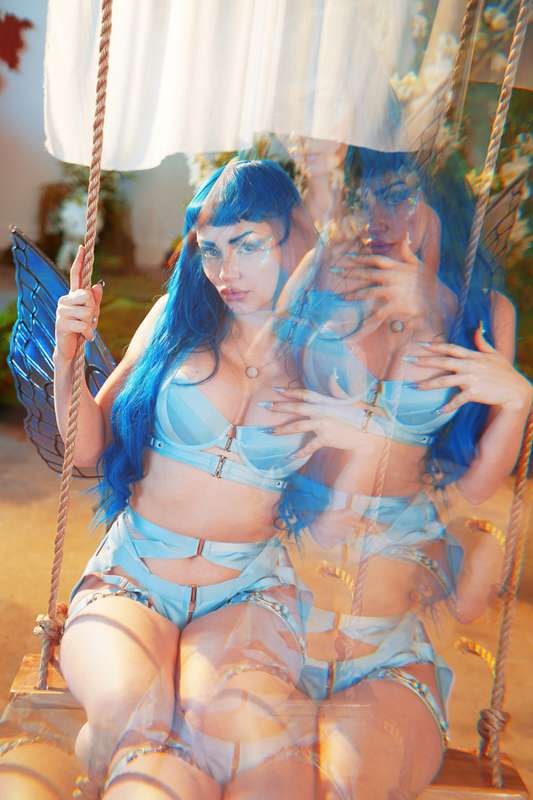 Worship me as you should~ how will you do that? 💦