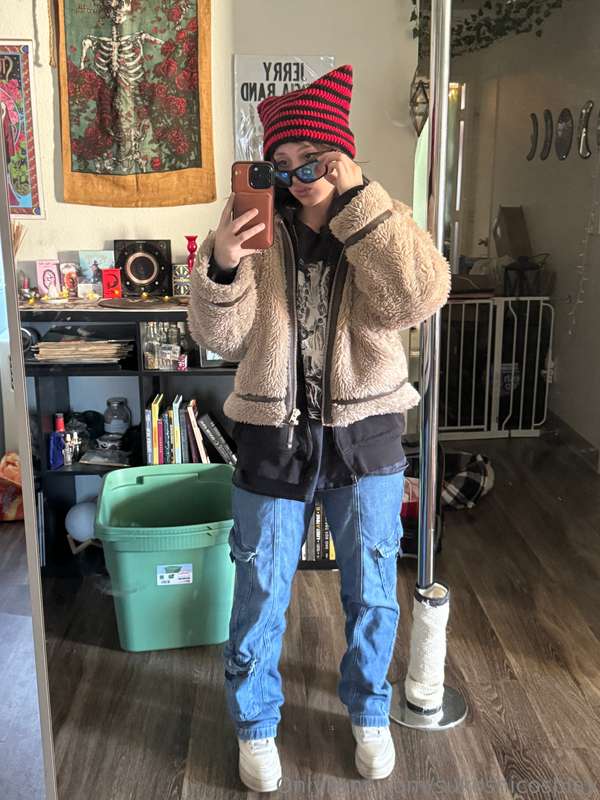 so I have many cosplays coming in and I’m stoked to do some .. 6