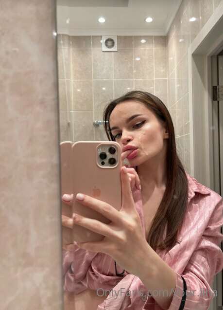 What`s on my face? 😋😋