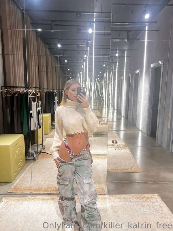 It's always a good idea to take a pic in the mirror 🙈 Yes?💋 1
