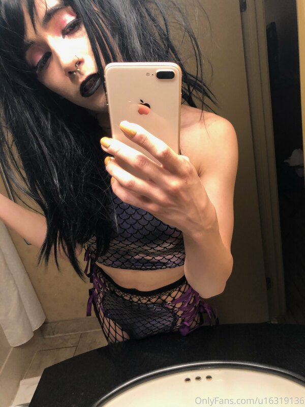 Would u fuck my face in this outfit? (i'm posting a buuuunch.. 2