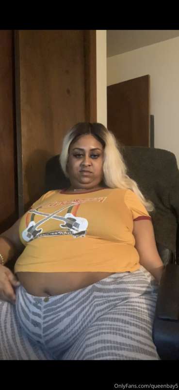 Fat big belly girl, wish someone would just fuck my belly bu.. 1