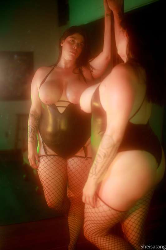 Just a oiled up curvy slut 2