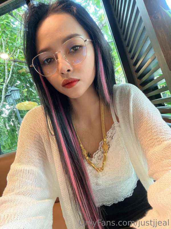 **Do you like my glasses baby?** 👀