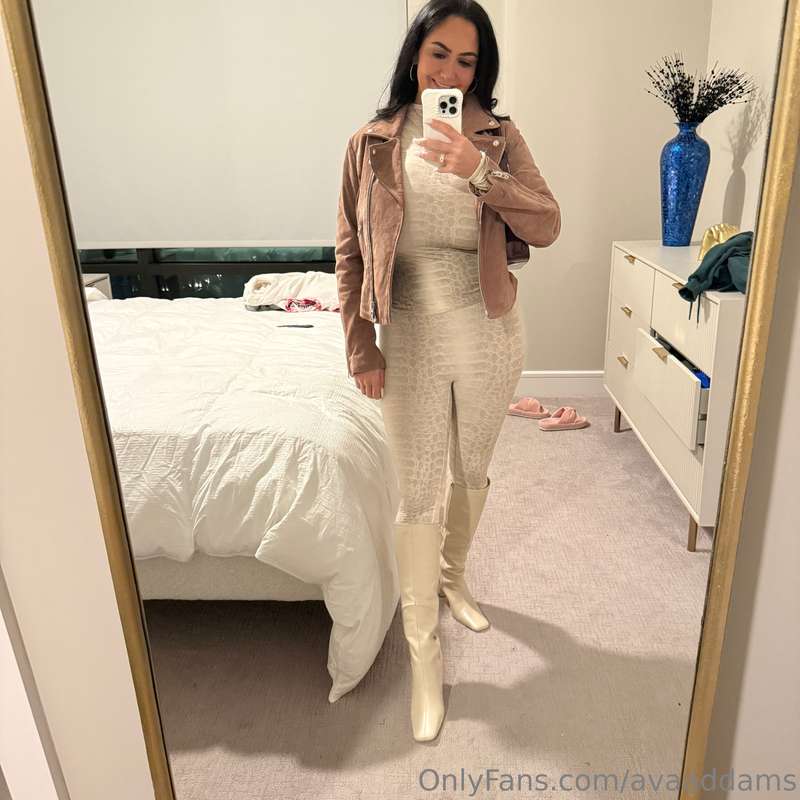 Drinks with the girls. Wanted to show you my outfit first, t.. 2
