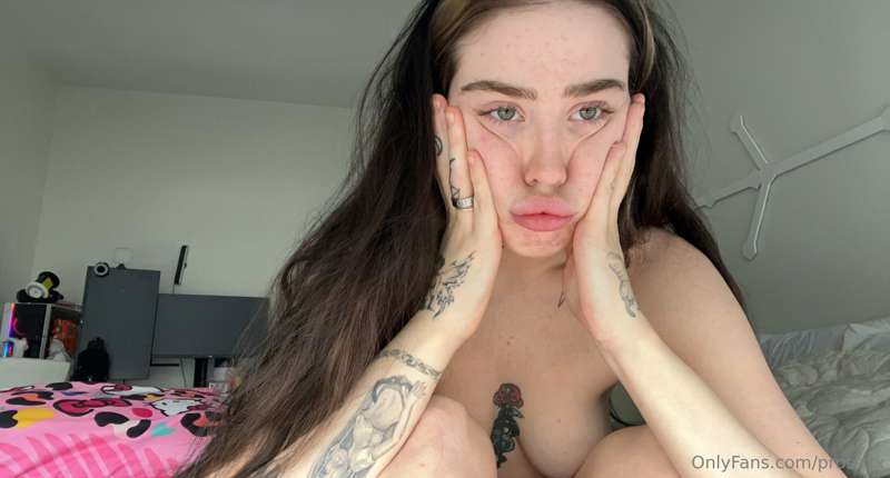 swipe for all natural no makeup for a change :3 2