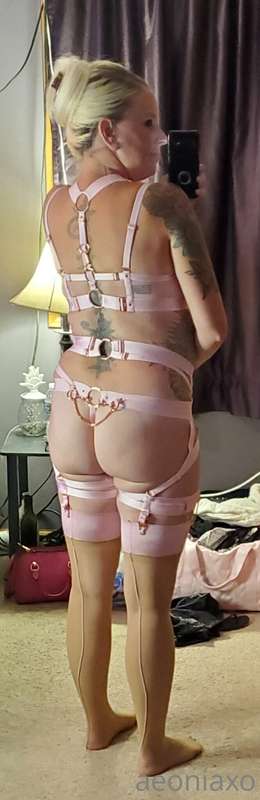 Happy Friday! Loving this sexy outfit.....& debating whether.. 1