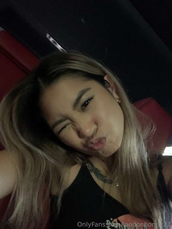 Sending you some kisses bcuz why not? 😘