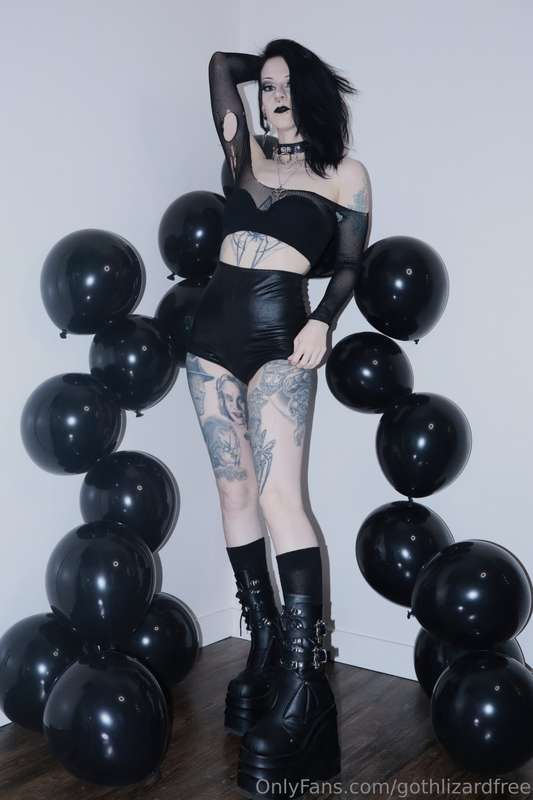 IT'S MY FUCKING BIRTHDAY!!I made myself a little cake to cel.. 9