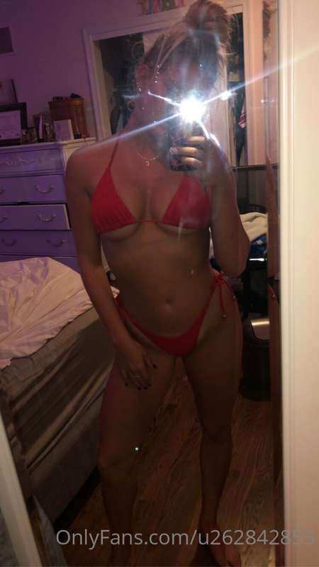 Slide into my dms 😌 Sext with me until you cum daddy. Let me..