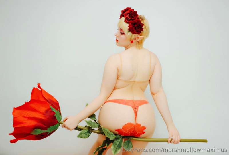Throwback to this rosy look ❤️🌹

Happy Valentine’s Day!

Sen.. 5