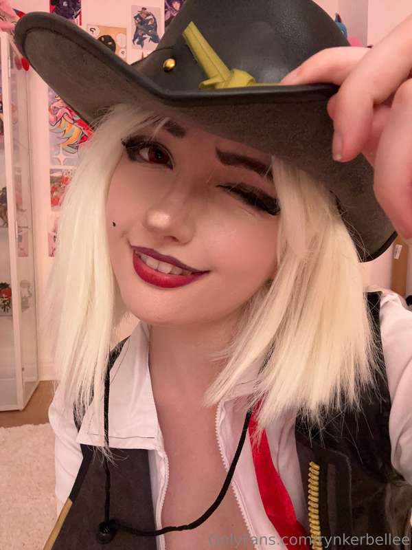 We're playin' by my rules.  🖤🧨  ~ Ashe cosplay from my favou.. 6