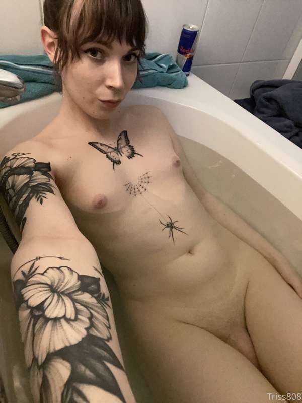 Hi everyone!🖤

As I said yesterday here is a cute little pic.. 17