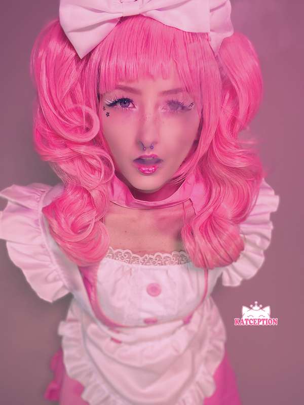 Maid 💓 I wanted to wear the bow on my head instead of my dre.. 4