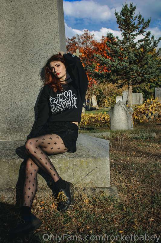 pov: ur goth gf takes you on a date 8