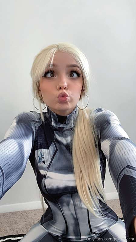 Zero suit Samus selfies 🖤😳 2