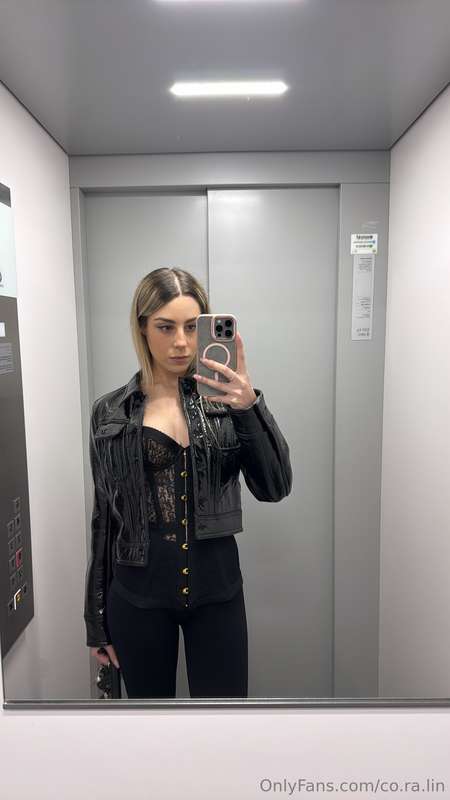 Se passi di qui stasera, giuro che non ti lascio andare 🙊🤳
