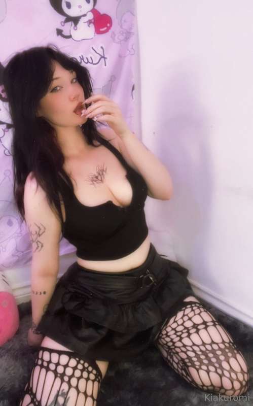 Outfit pics and a cummy dildo vid + nudes <3 1