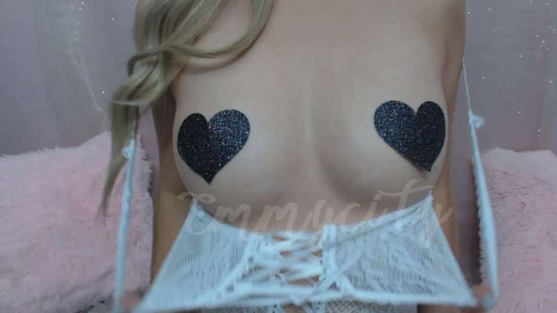 lots of boob content posted on my paid account this week & l..