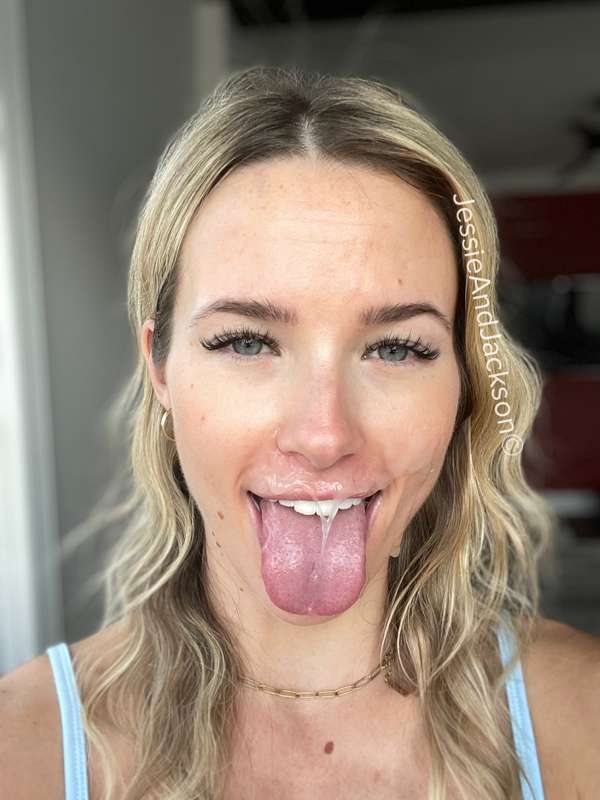 **Started the day with a big load to the face** 💦
Hoping to .. 1