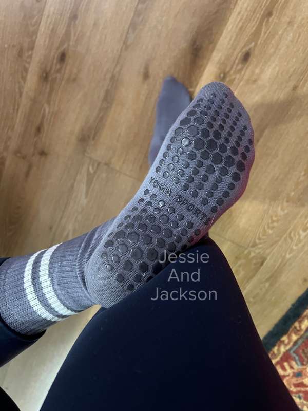 My outfit for Pilates tonight 🤗Sock/feet lovers swipe for mo.. 1