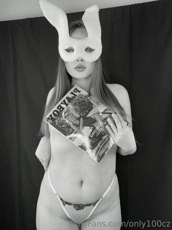 This is @tinicz 😈 hot and sensual Czech girl who loves to te..