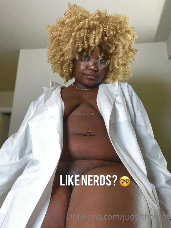 **new lab coat nudes in your messages RIGHT NOW** 🔥🥼 *You li..