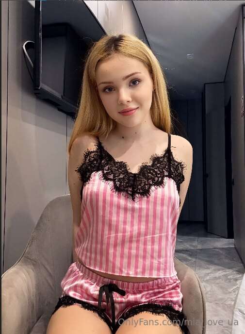 🔥 THIS BEAUTY IS ONLINE & WAITING FOR YOU! 💦@amelieluvv is r..