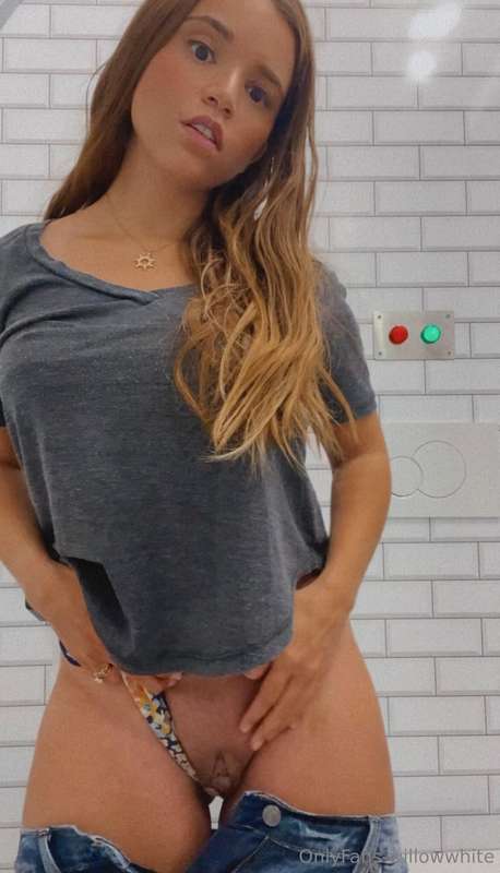 fun in the public restroom 😇 3
