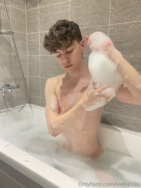 Tryna get clean in this bubble bath but my thoughts are too .. 1