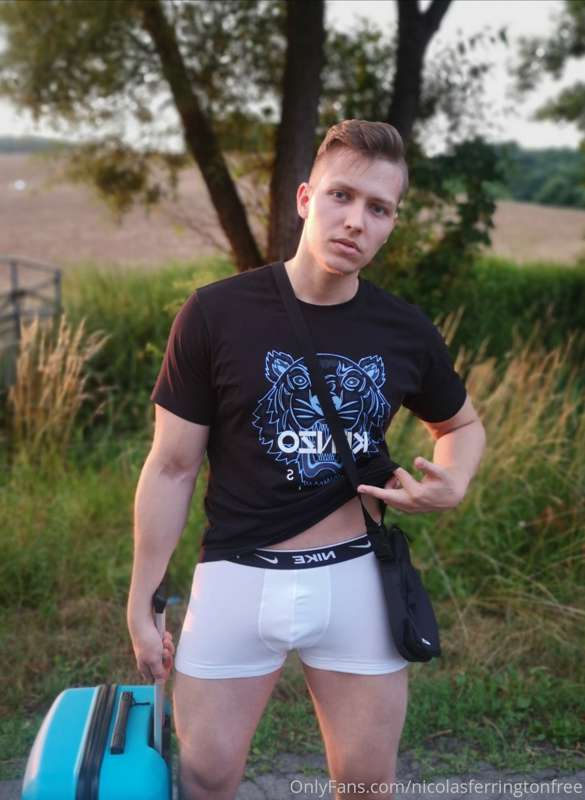 Would you travel the world with me? 🥵💦
Babies, make sure you..