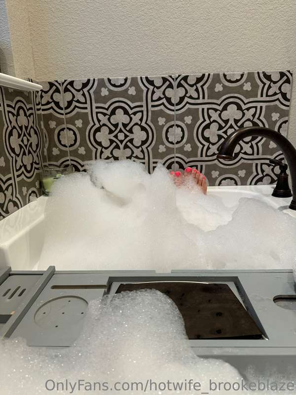 I think I added too much bubble bath… oops!! 😂 there’s still.. 1
