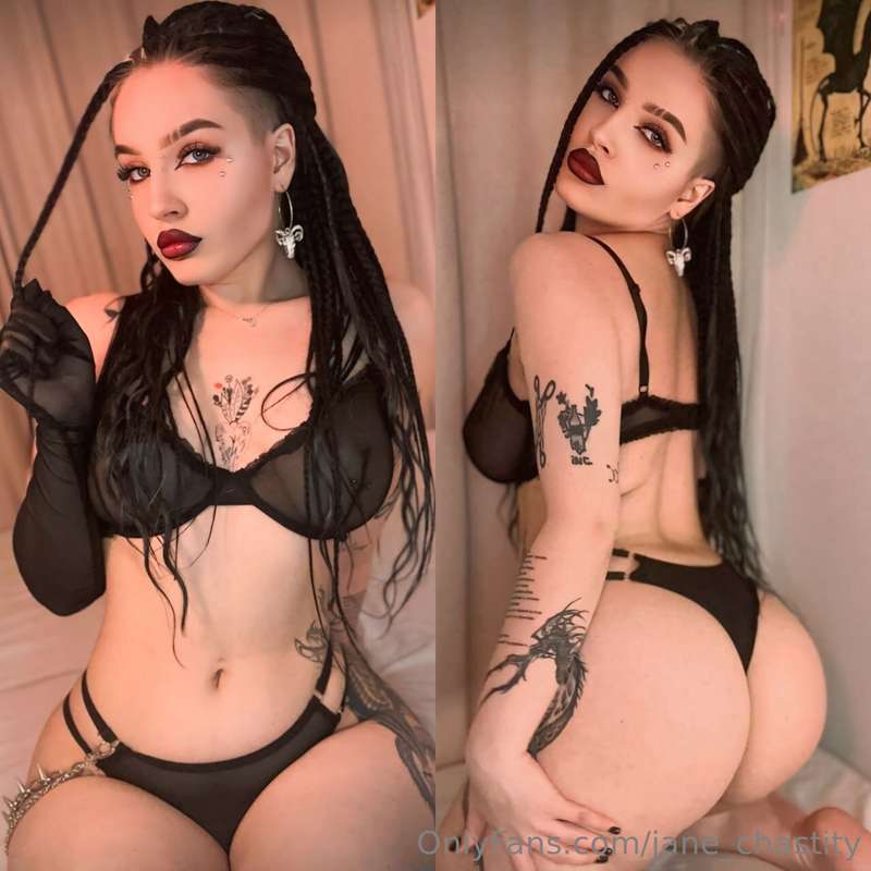 HOT and SEXY @roxiehart_free with HUGE BOOBS & TIGHT PUSSY😻 ..