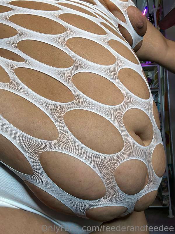 Pushing these little holes to the limit 🥵 who wants to push .. 2