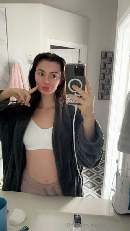 whos gonna give me attention tonight💋