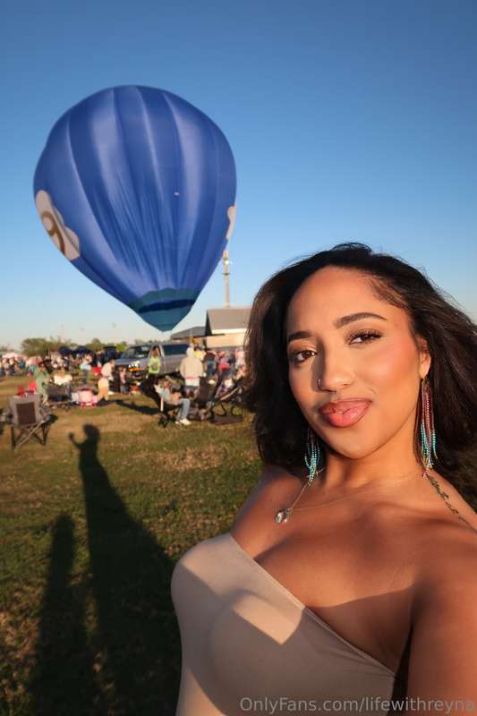 Love hot air balloons 🎈 would you ever ride in one? 
