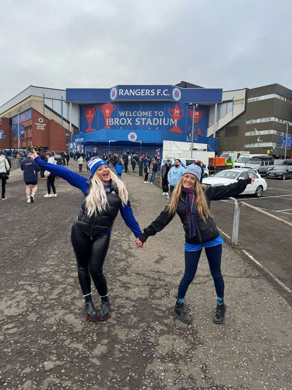 First ever rangers game with @lanawolf was good - the pies i..
