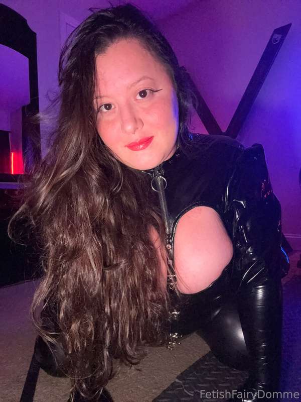 Latexxxxxxx is divine….. 7