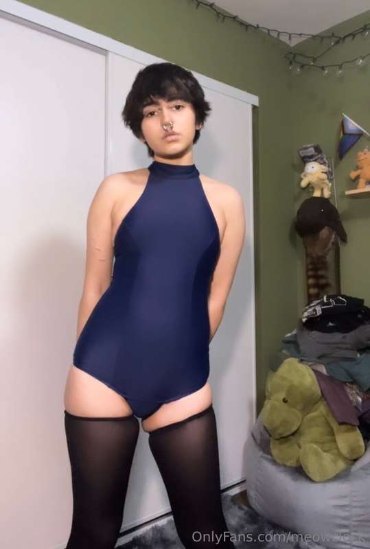 i love how tight this body suit is :3 alsooo uploading a vid.. 9